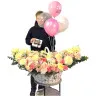 VIP набор: огромная корзина роз, шары, клубника в шоколаде